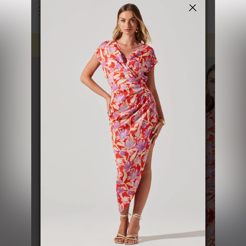 Astr the panel Rialto Floral Midi Dress NWT never worn